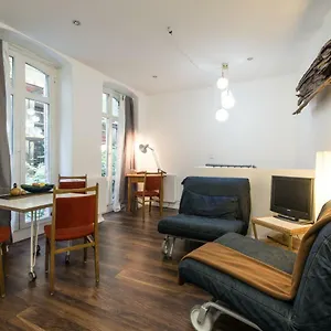 Quiet Courtyard Apartment